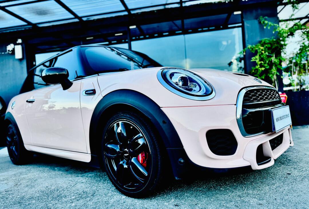 一台很粉的mini jcw