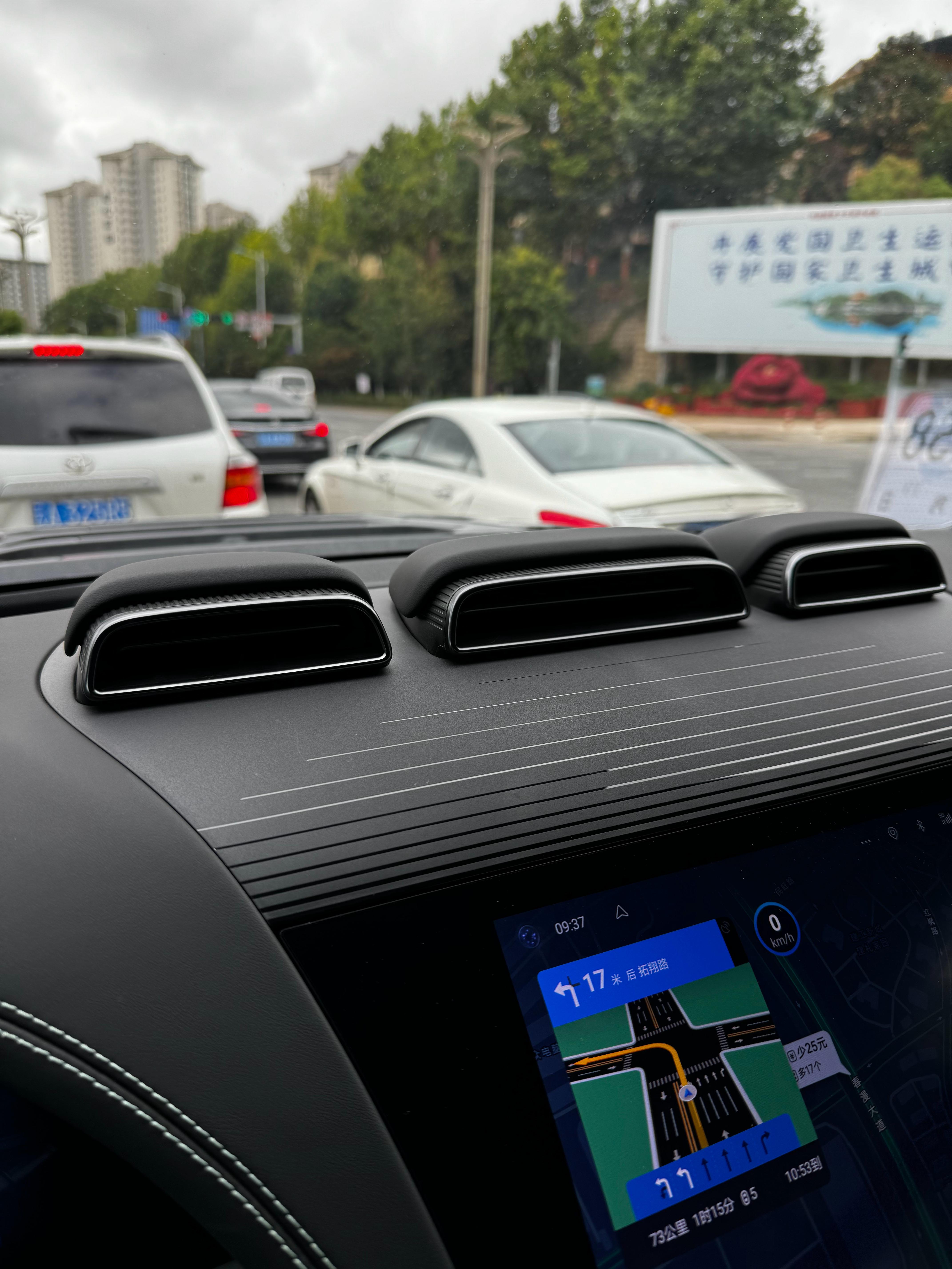这空调出风口挺逗 像不像戴了一个帽子 制冷效果也挺猛的_汽车杂谈