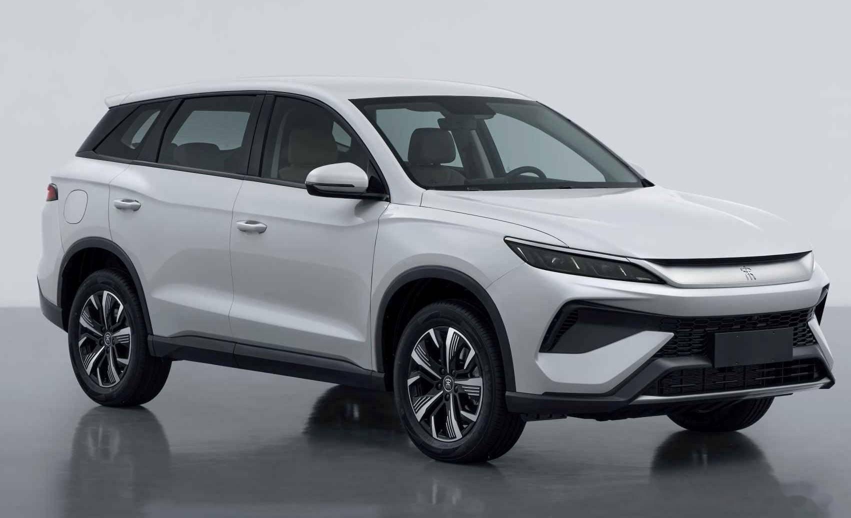 比亚迪两款插混suv,海狮05和宋pro,应该是同平台车型 海狮05没有换上