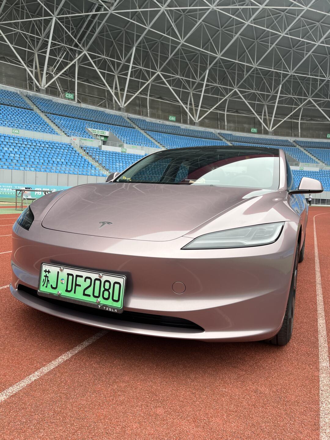 特斯拉焕新版冰莓粉改色膜