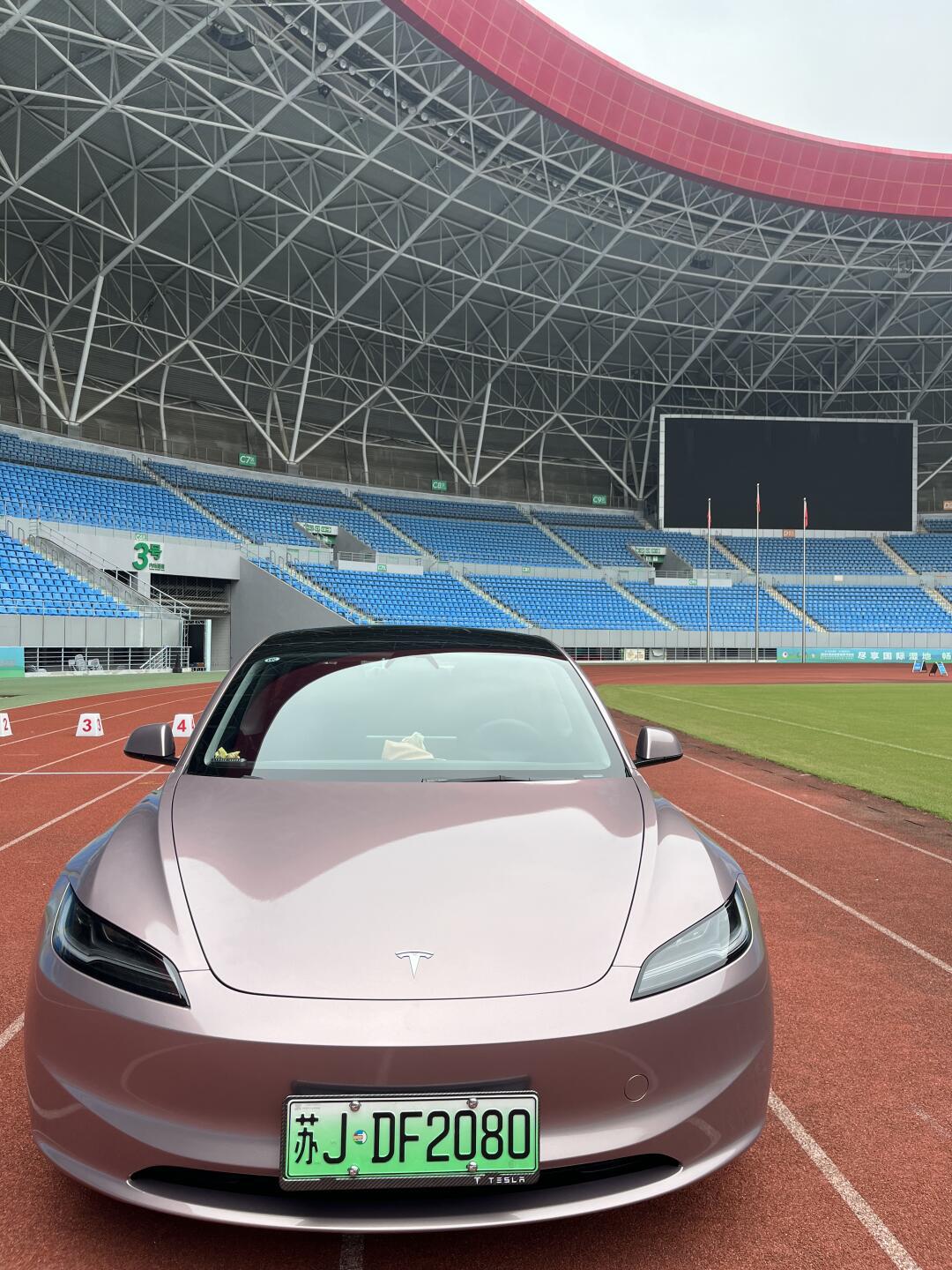 特斯拉焕新版冰莓粉改色膜