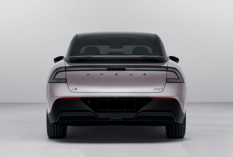 【 :车长超5米,"两段式"车尾设计】又到了一月一度的"工信部车展"时间