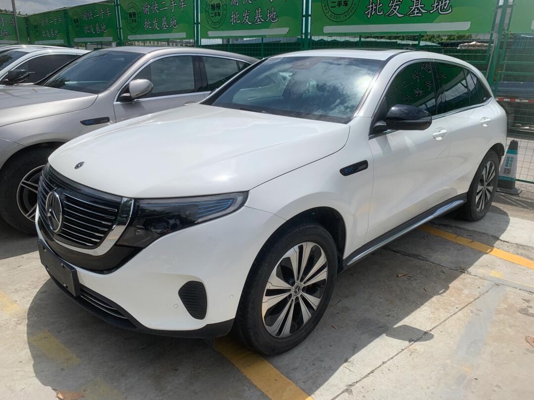 到场一批奔驰glc大哥纯电eqc,指导价57万多,当年落地接近60万的车