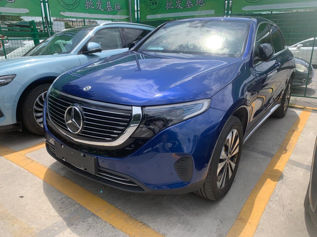 到场一批奔驰glc大哥纯电eqc,指导价57万多,当年落地接近60万的车