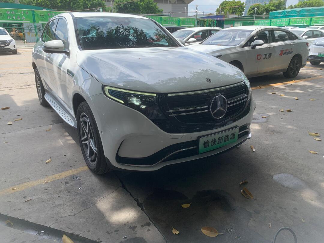 到场一批奔驰glc大哥纯电eqc,指导价57万多,当年落地接近60万的车