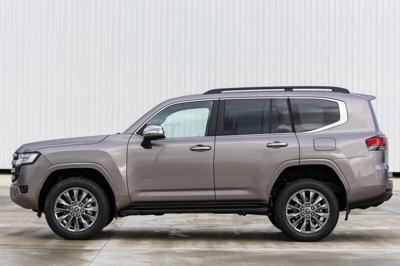 丰田新款兰德酷路泽最快12月发布,配置大涨