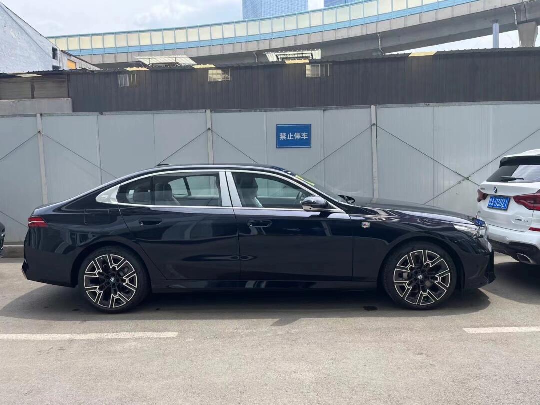 全新bmw 530li 尊享型m运动 留学生免税车