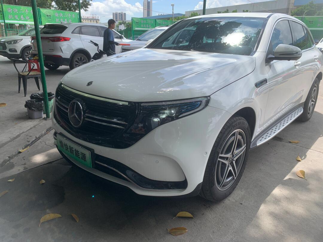 到场一批奔驰glc大哥纯电eqc,指导价57万多,当年落地接近60万的车