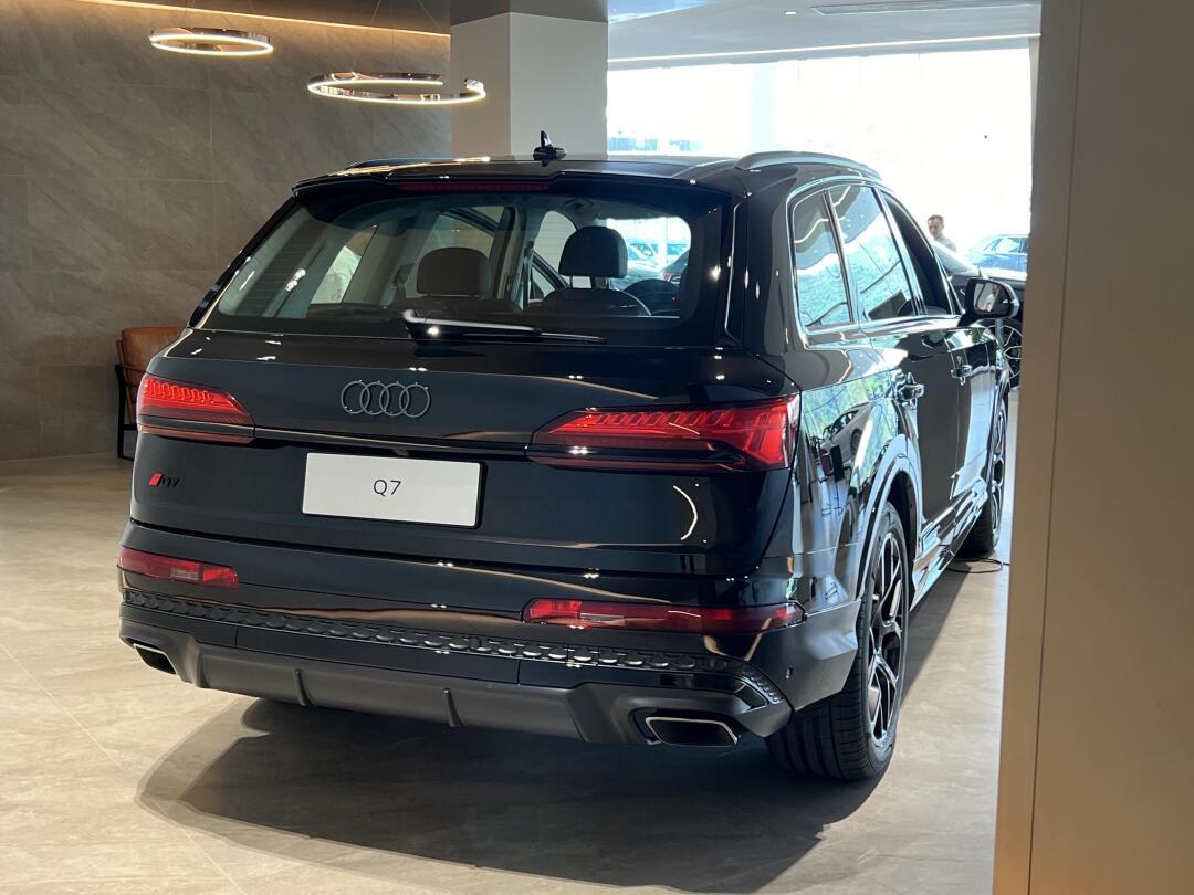 奥迪"q7黑武士"给你选择它的八个理由