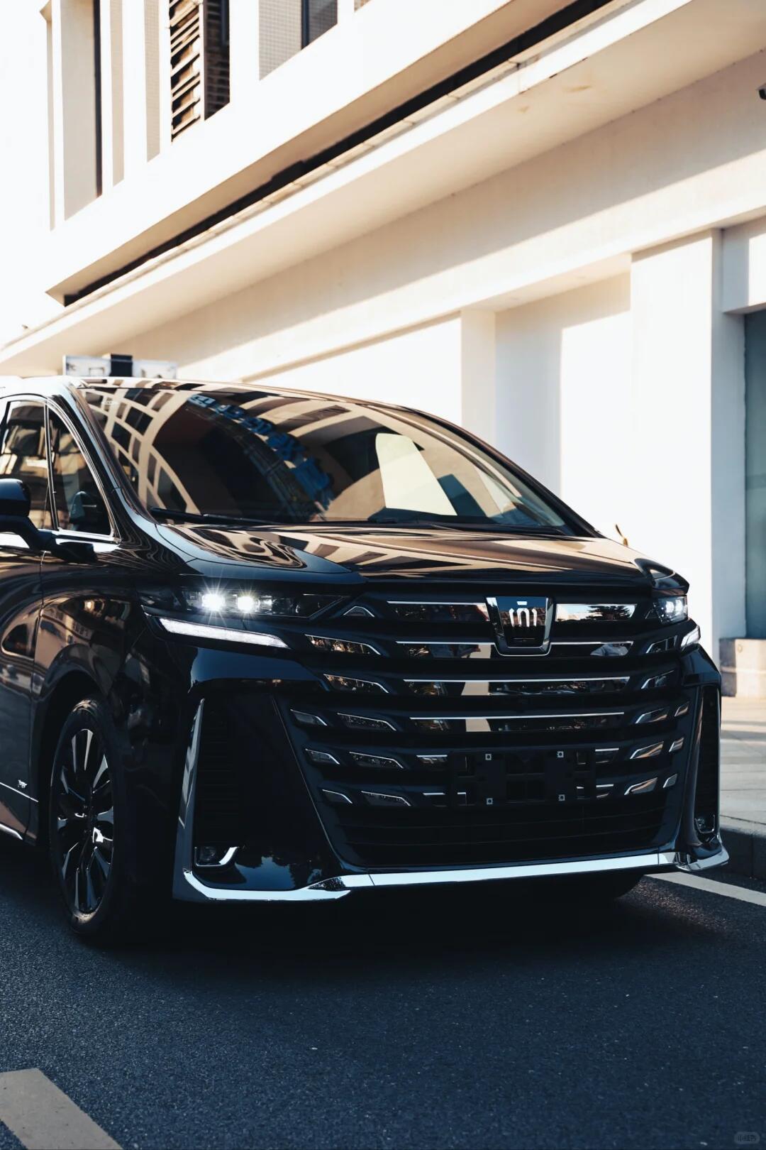 威尔法:高端豪华 mpv