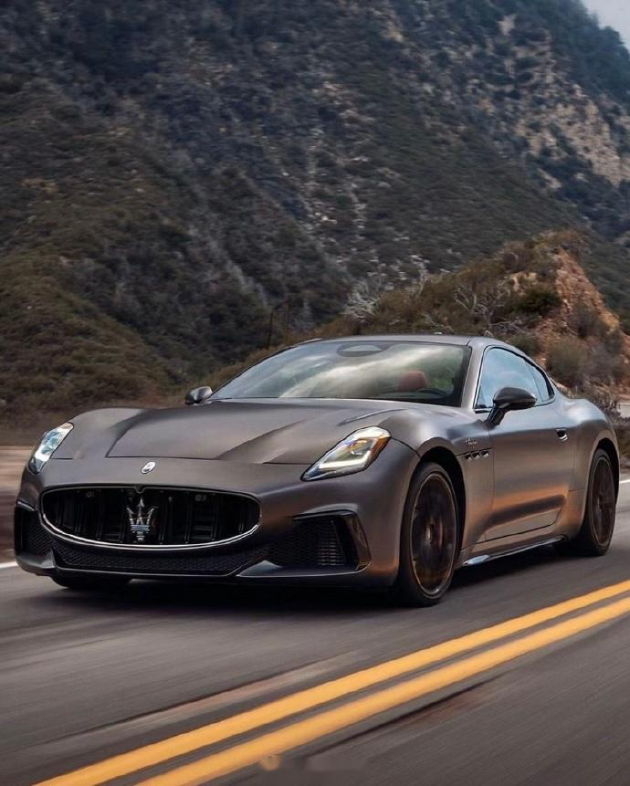 granturismo跑车这款跑车从外观线条上看依然稳如>690_861竖版 竖屏