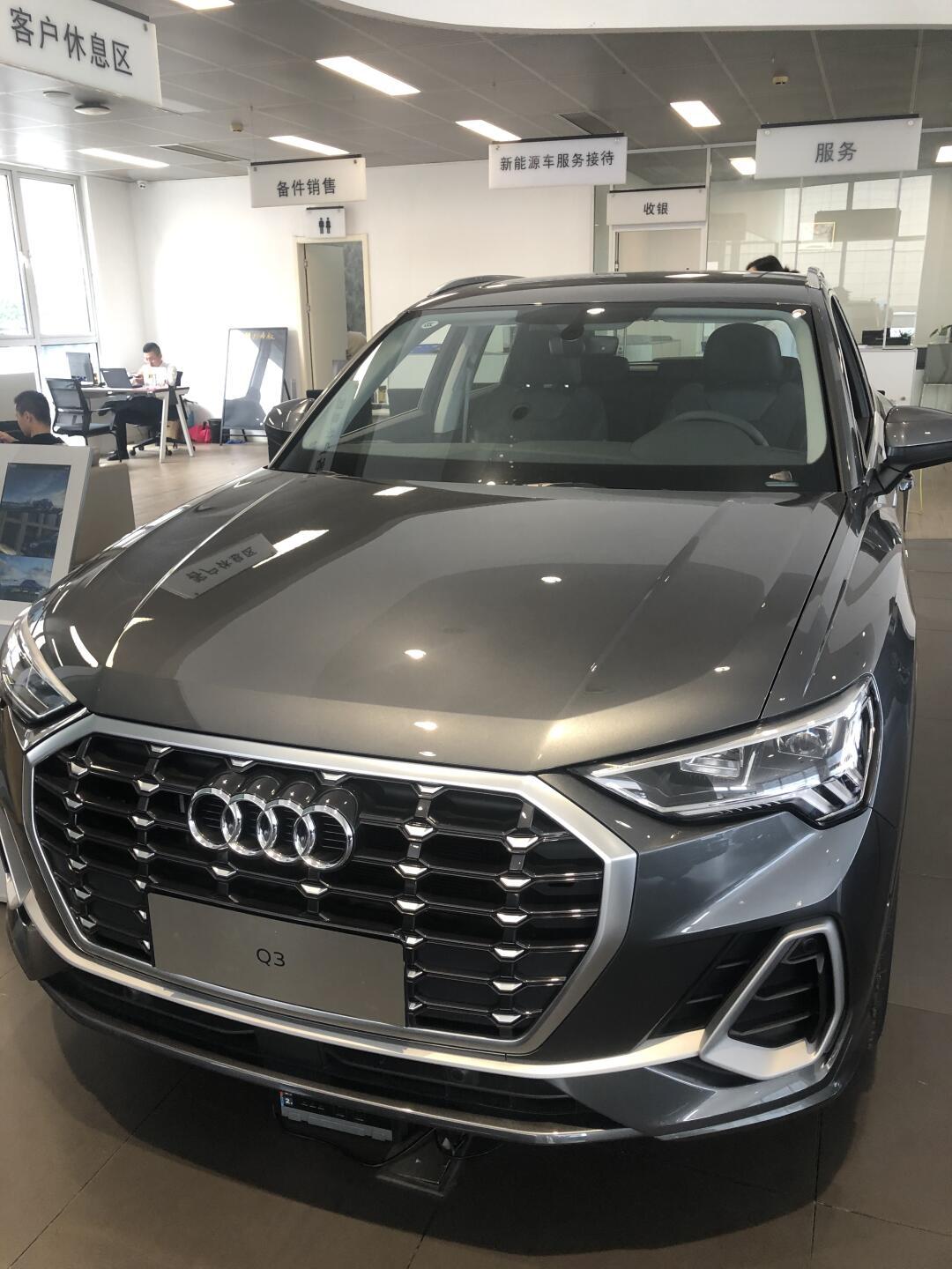 奥迪q3是一款备受欢迎的紧凑型豪华suv,它以其时尚的外观设计,出色的