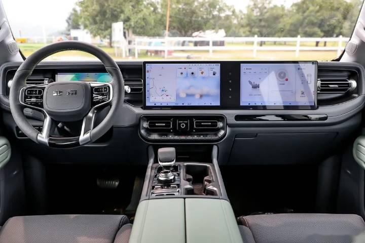 北京汽车bj40环塔冠军版 这车有点意思 环塔越野赛命名,展现实力 内饰