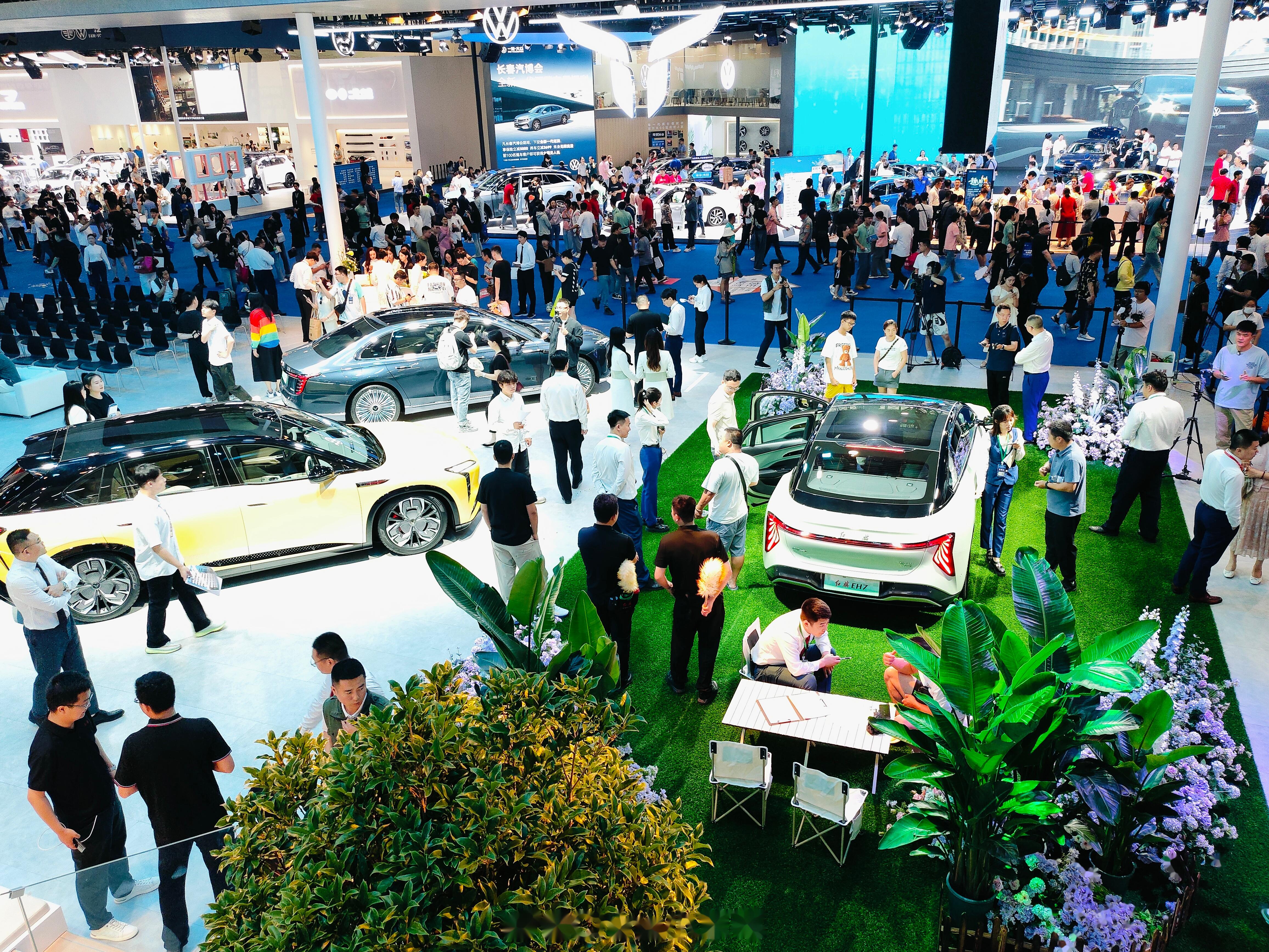 新质领跑未来 长春国际汽车博览会开幕 2024红旗嘉年华魅力纷呈