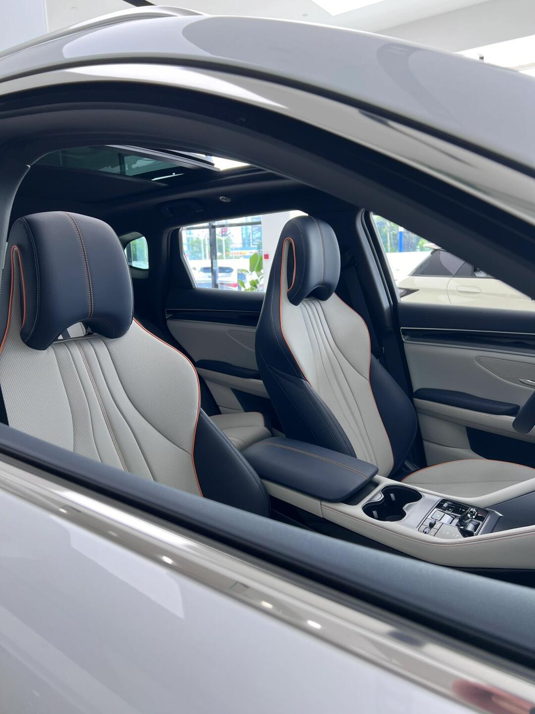 宋 plus ev 在寻找家庭用车的过程中,我们总是希望能找到一款兼具实用