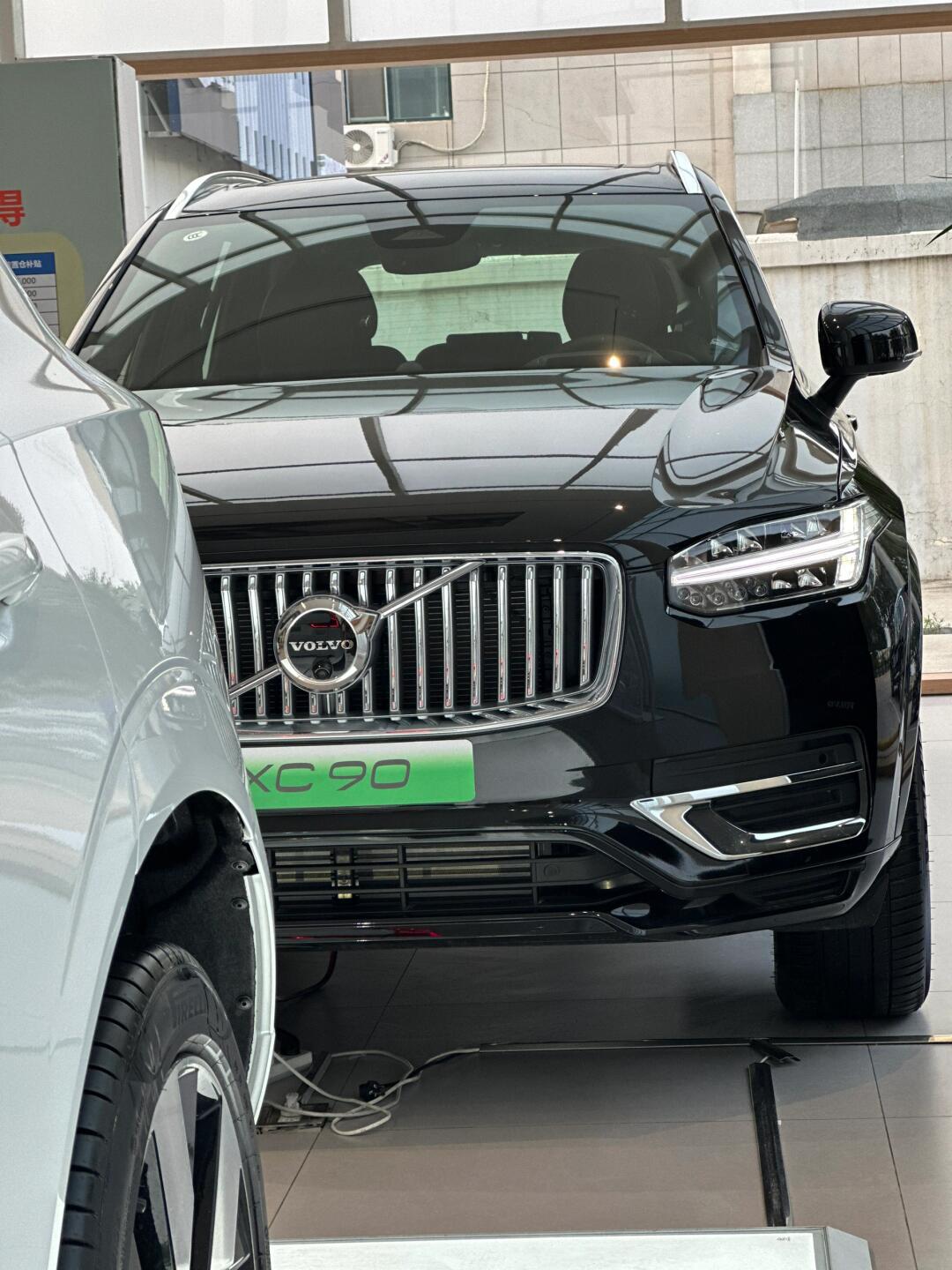 沃尔沃xc90新能源外观图片