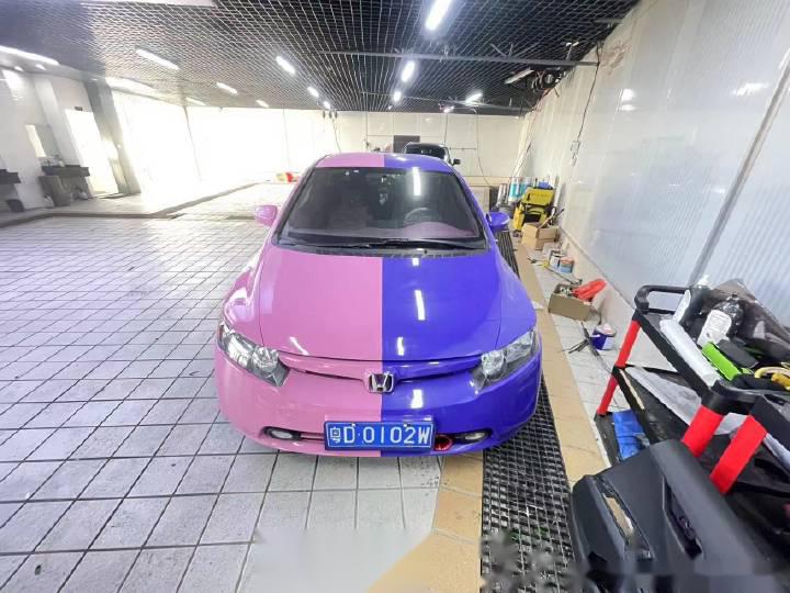 这本田思域改的还挺对称