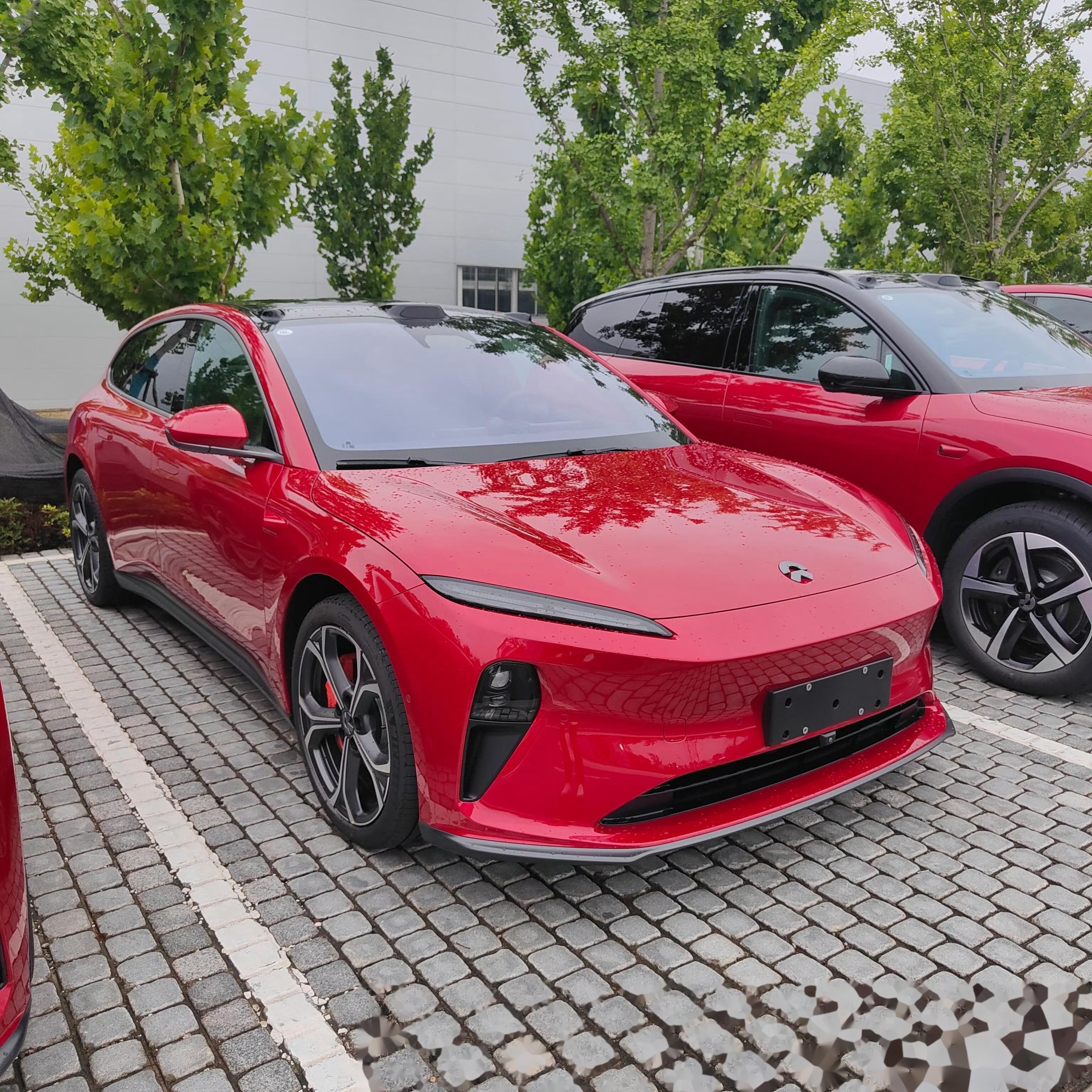 这个红很特别,视觉很舒服!