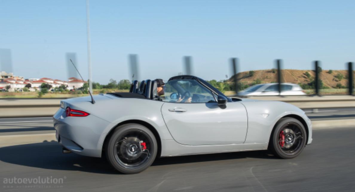 2024款马自达mx-5是品牌的里程碑之作,迎来了35周年纪念.