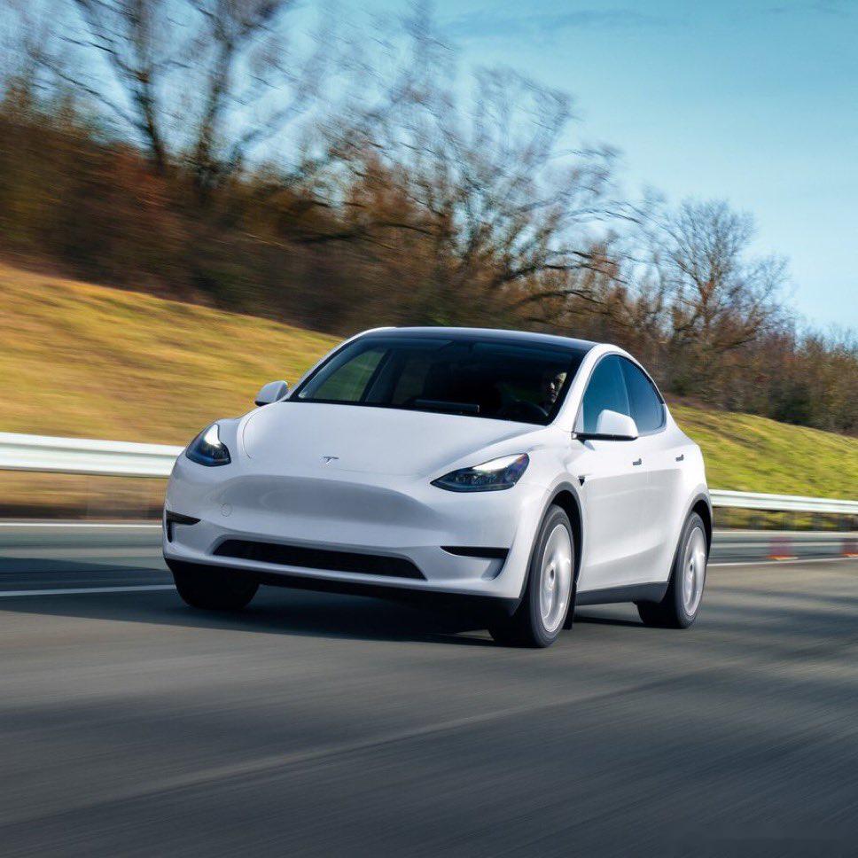 97特斯拉现在为美国 model y 后轮标准版车主提供"能量提升"解锁