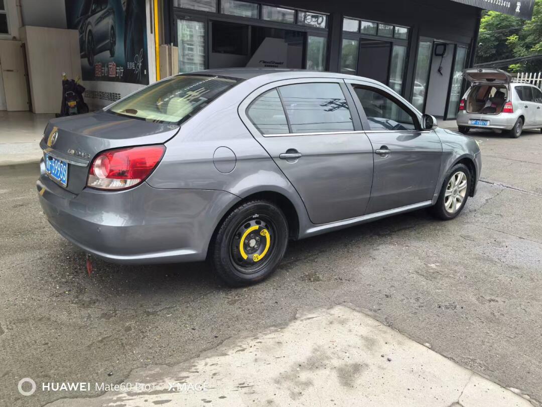 2011年7月大众朗逸1.6自动挡天窗,保险年检到月底,价格8888