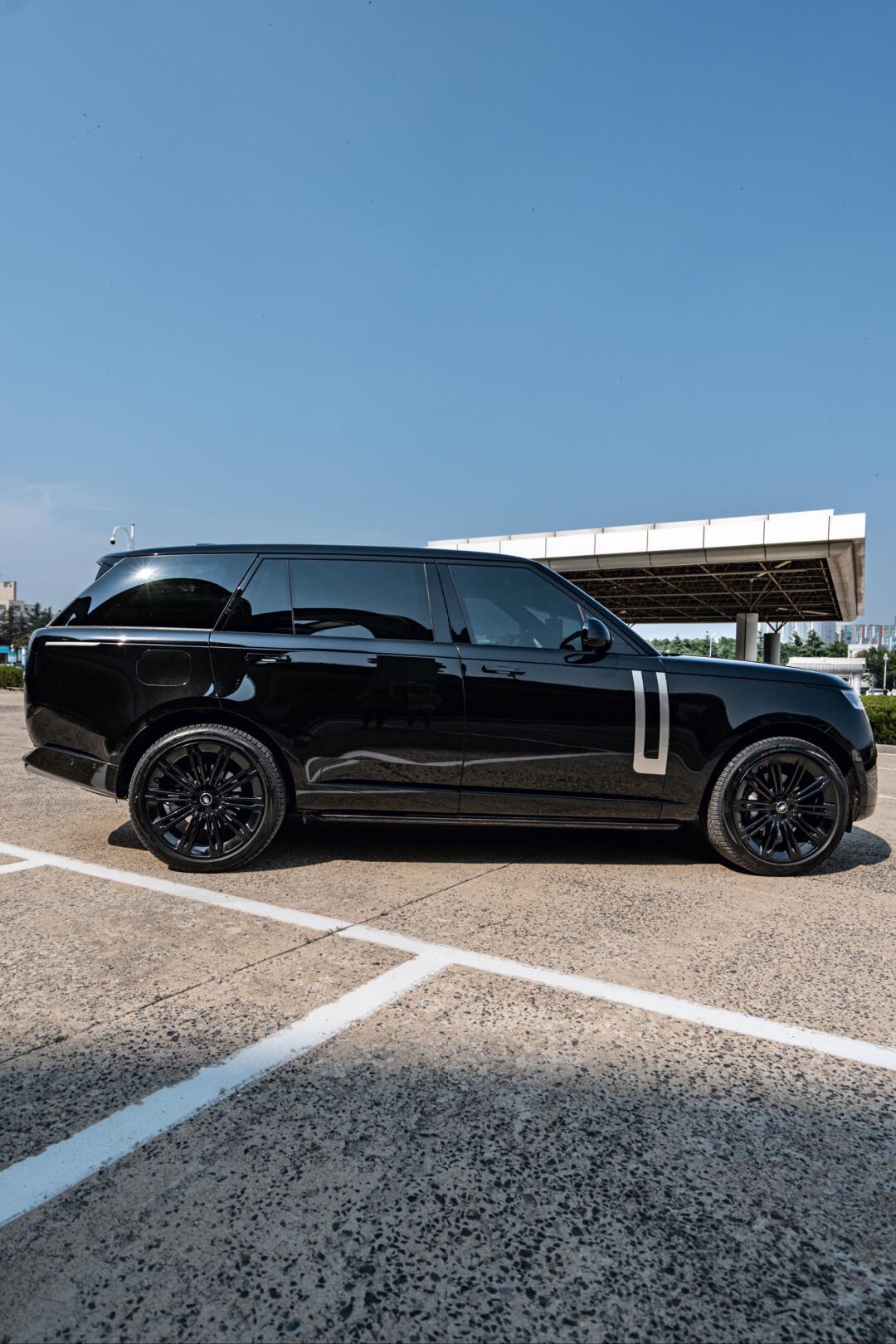 在青岛租一台路虎揽胜七座加长需要多少米