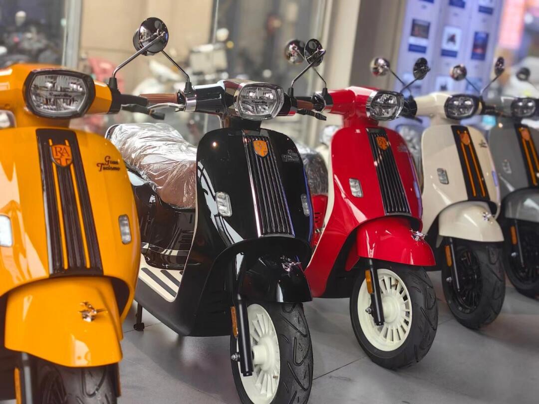 ra英伦复古踏板 gt150现车已到店