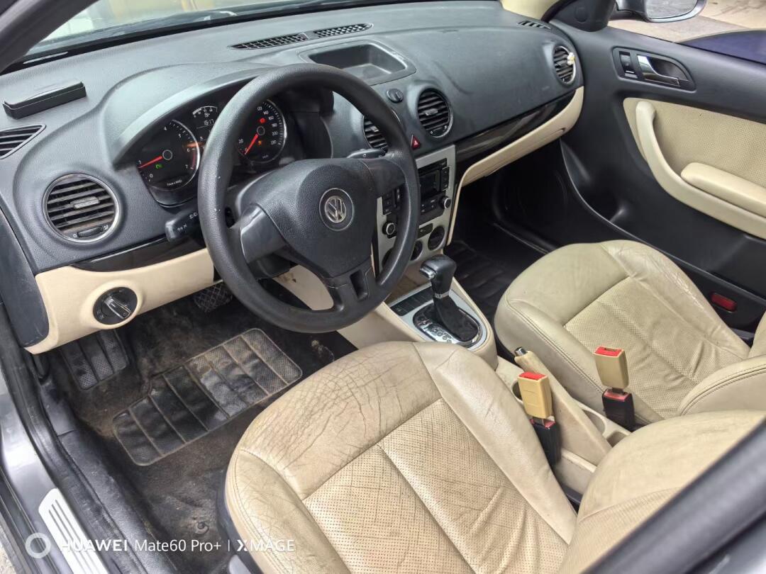 2011年7月大众朗逸1.6自动挡天窗,保险年检到月底,价格8888