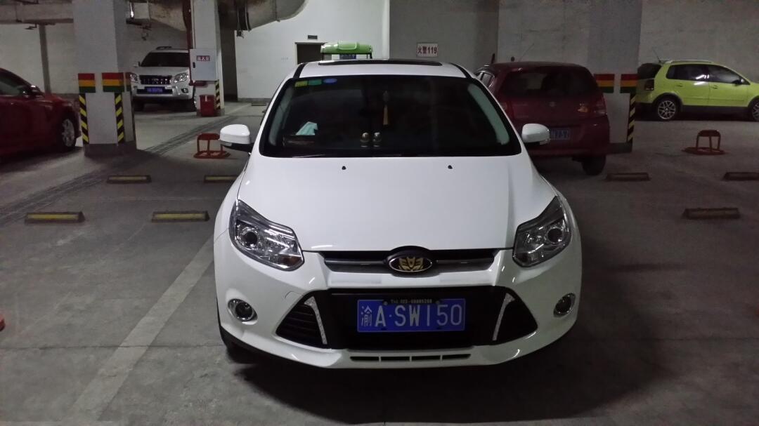 第一辆车:2012款福克斯三厢(白色)12.98万 3年  选车理由:外观时尚