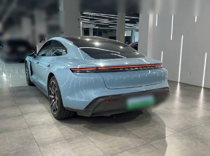 保时捷taycan冰晶蓝,下手taycan都是真爱,即使二手的也能买两台小米