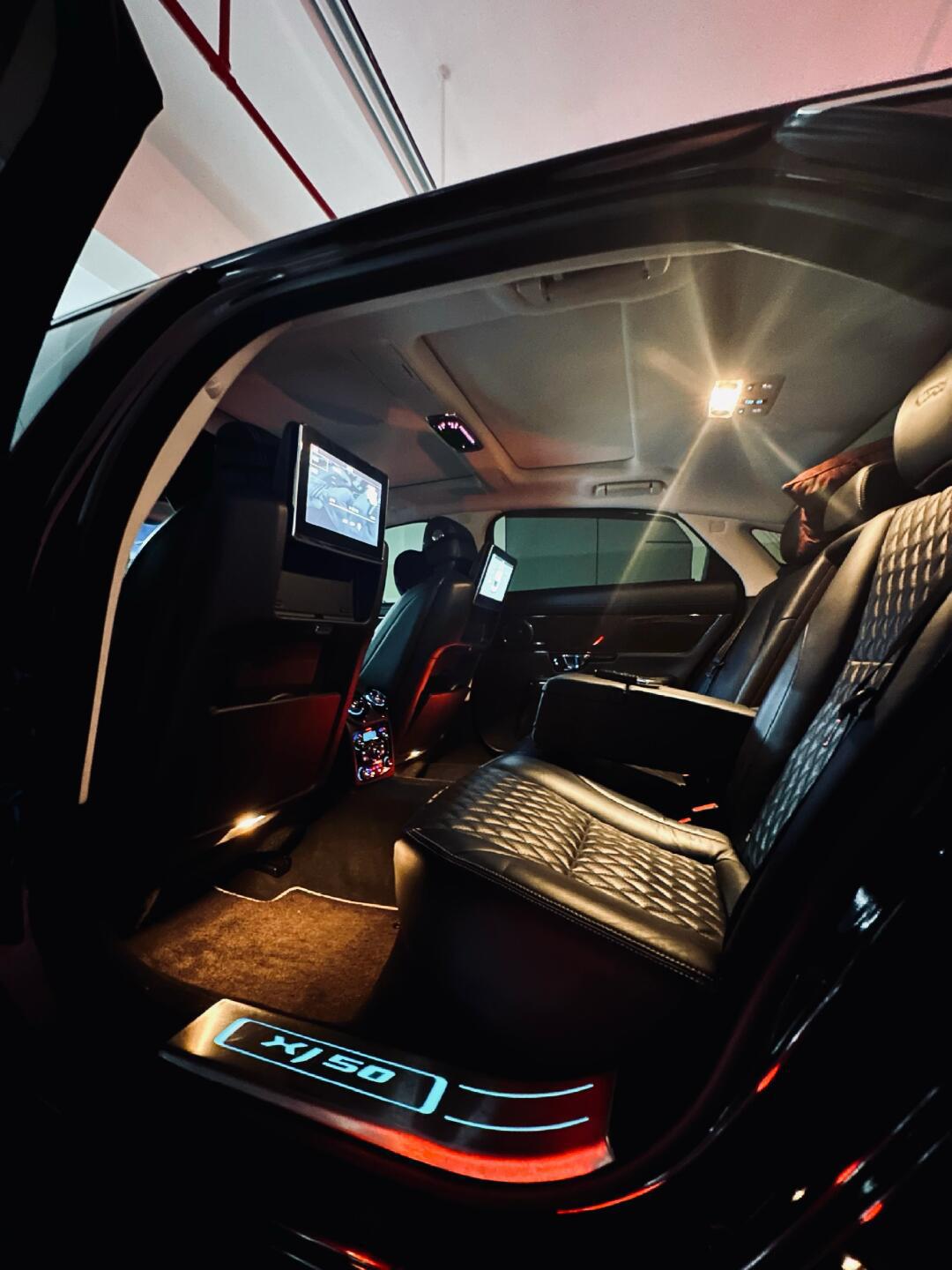 捷豹xj50后排内饰,英伦腔调十足.