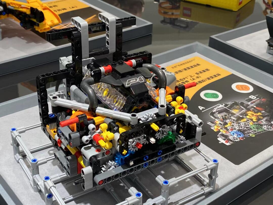 全新乐高机械组迈凯伦p1根据原车真实机械结构,按照1:8的比例精心打造