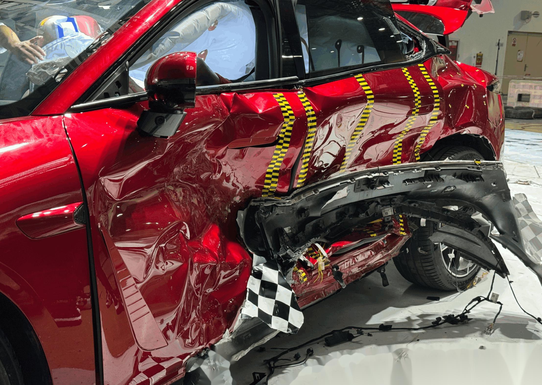 奇瑞星纪元es三车夹击对撞结果出炉 7月15日,奇瑞在