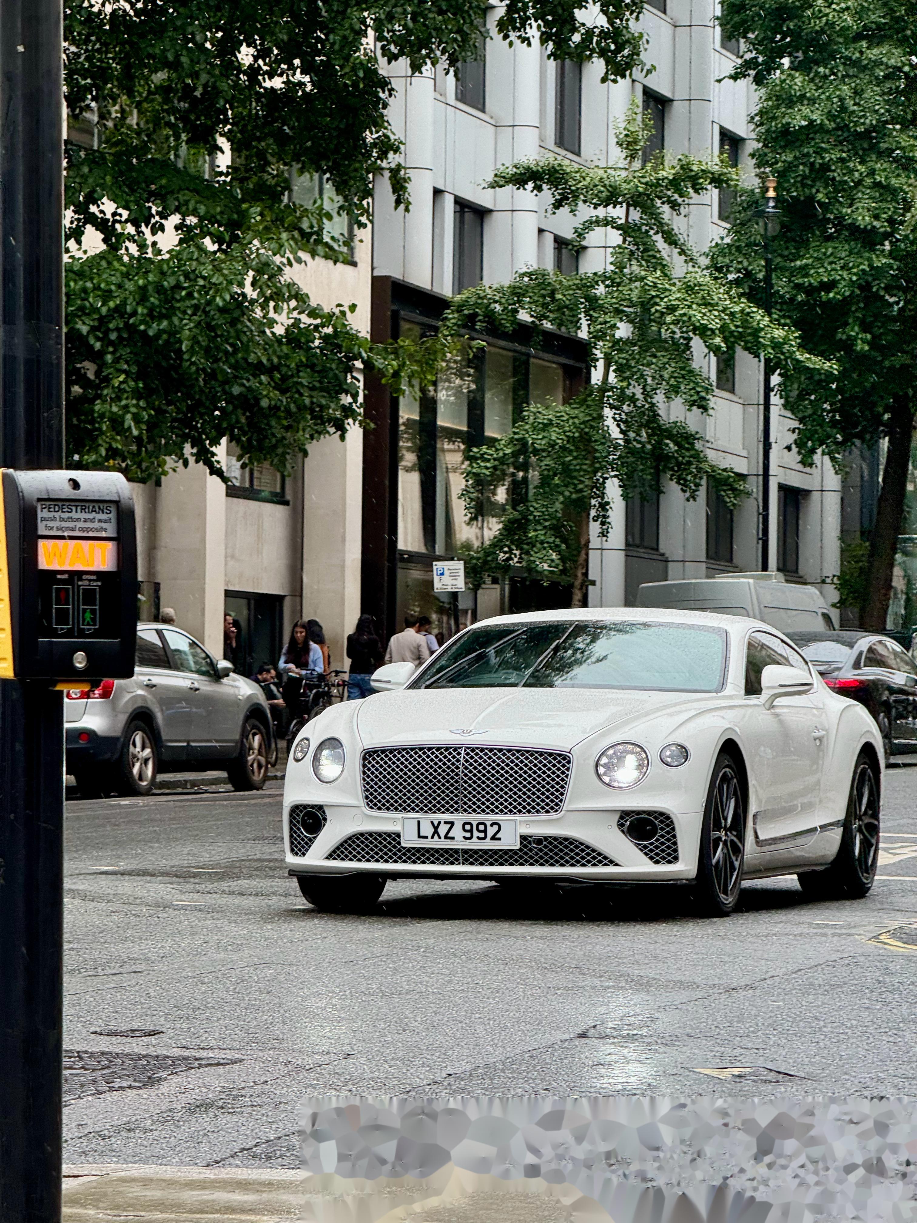 伦敦街头还是得国产车,就是这国产车比较贵街景和车太配了