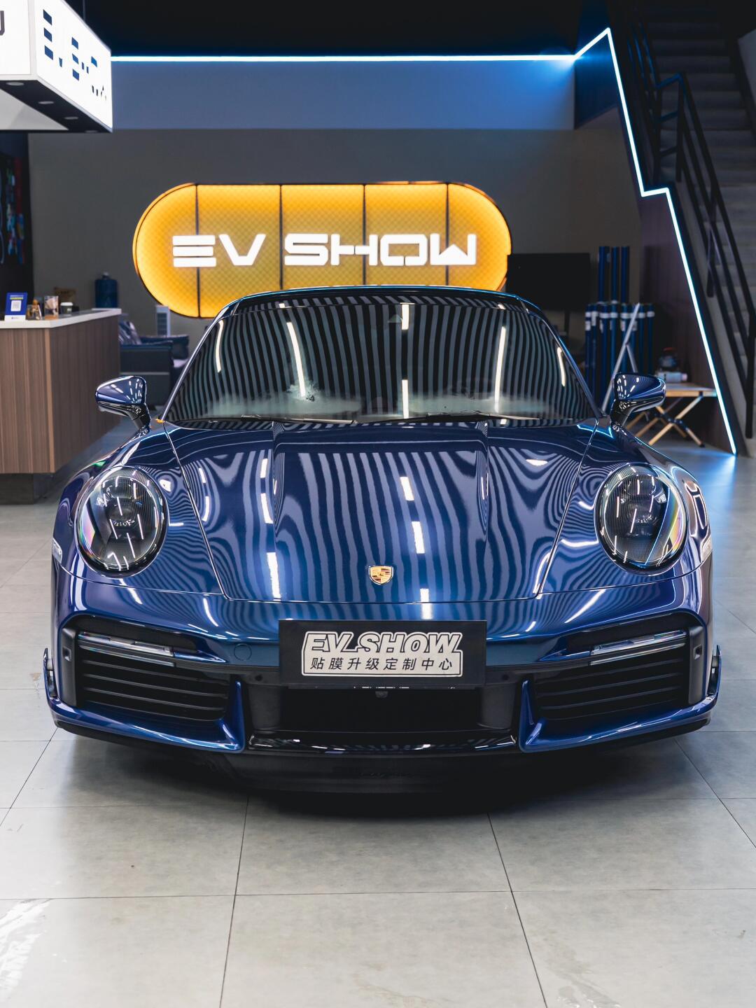 保时捷992turbo s装贴极亮金属深蓝