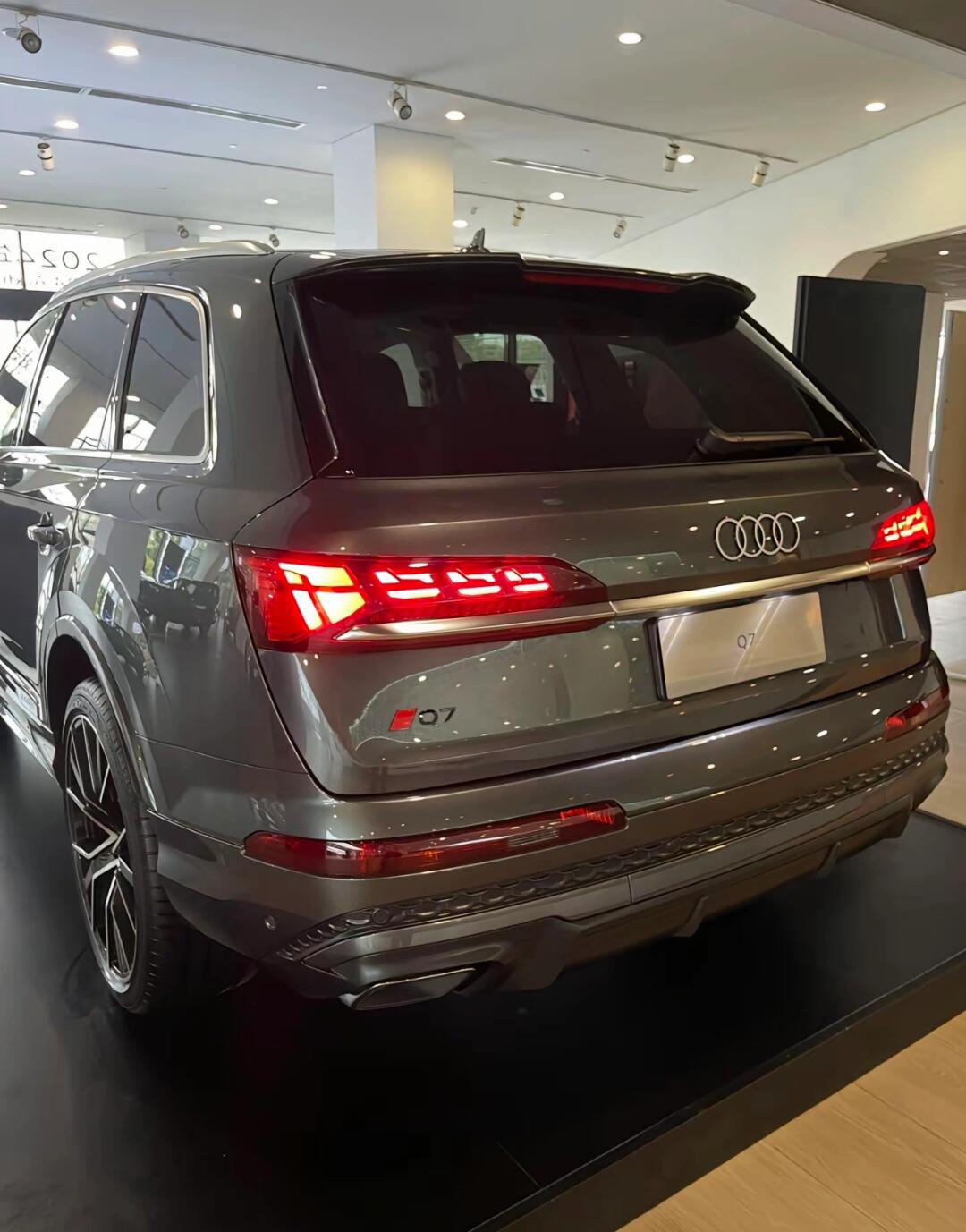 奥迪q7多少钱一辆汽车(奥迪q7多少钱一辆2021)