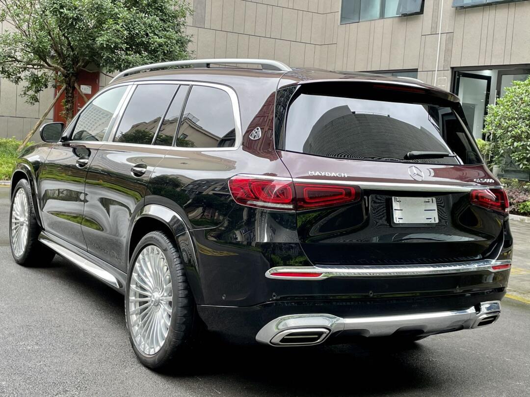 奔驰迈巴赫gls600黑/红双拼 玛奇朵米