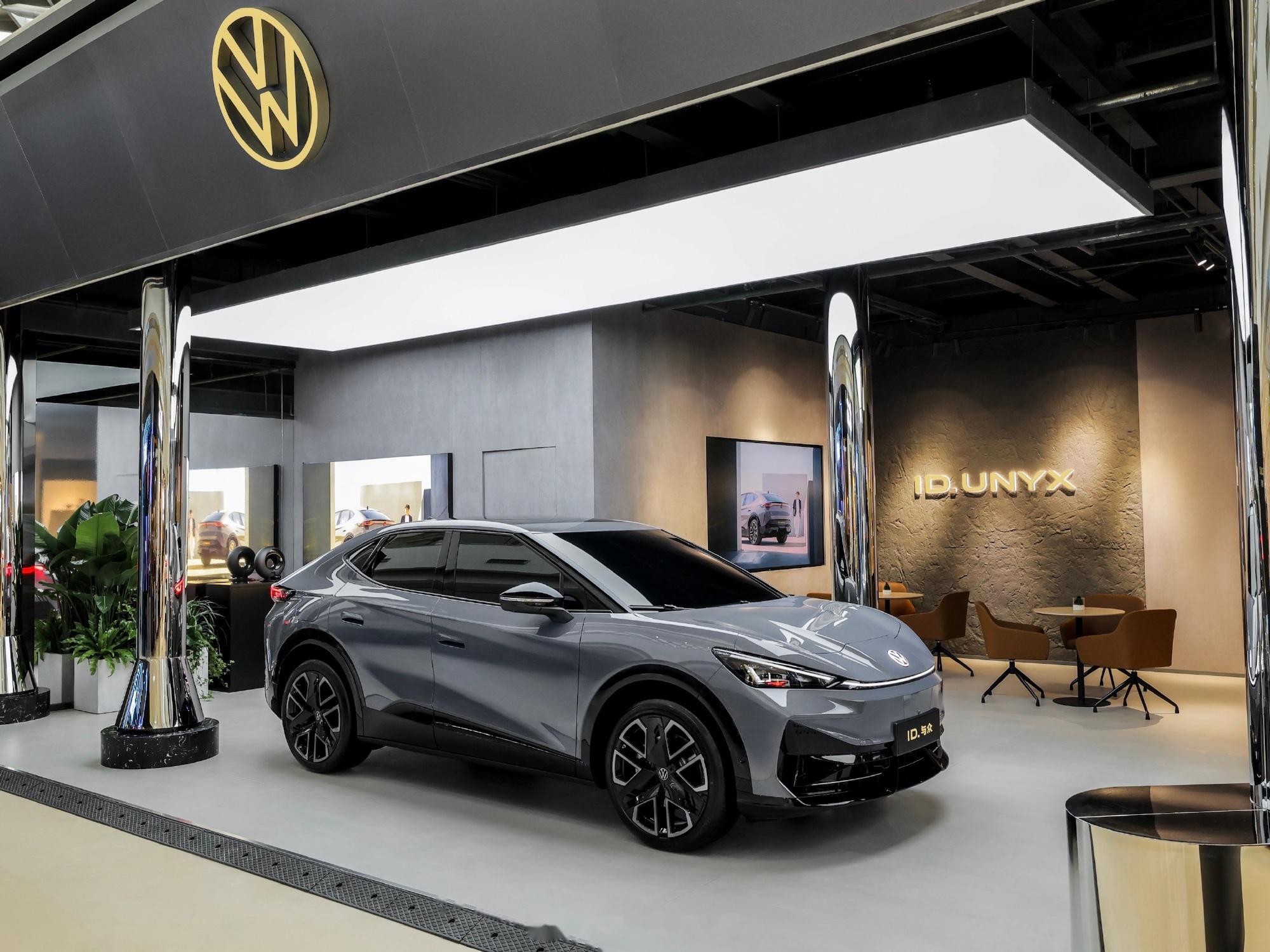 点时成金~ 我觉得吧,大众汽车决定将其logo颜色更改为金色,这