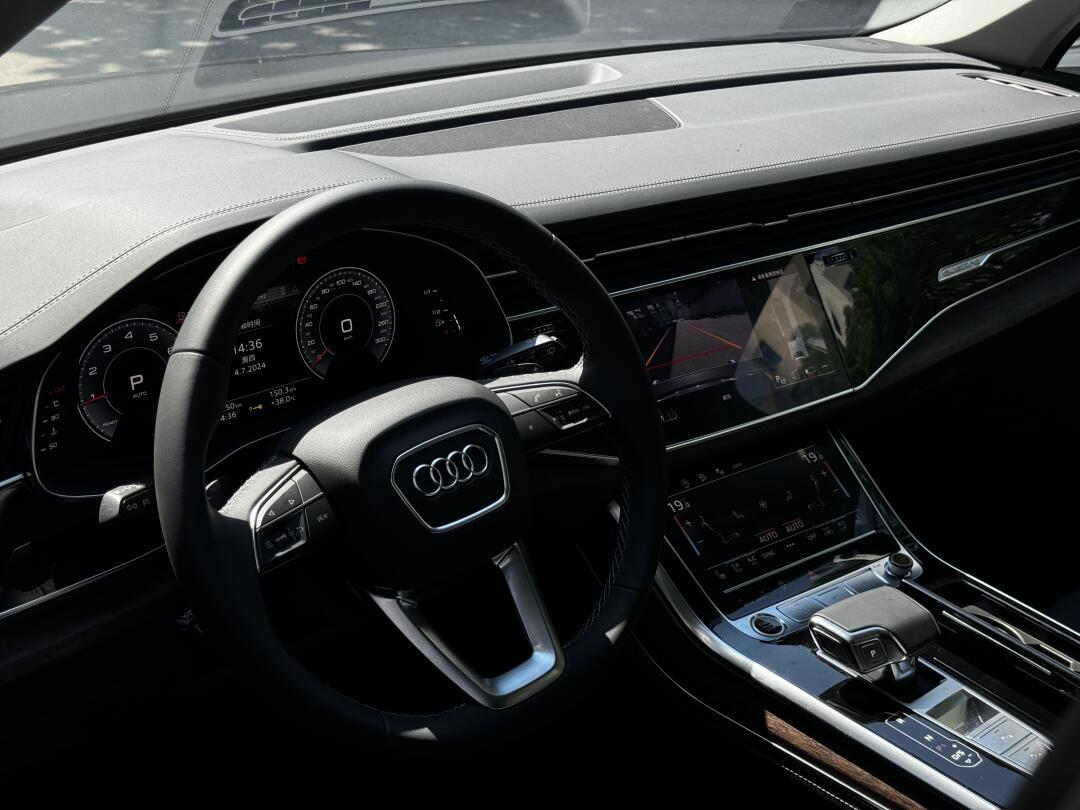 97全新奥迪q7五座版来袭!霸气黑武士07