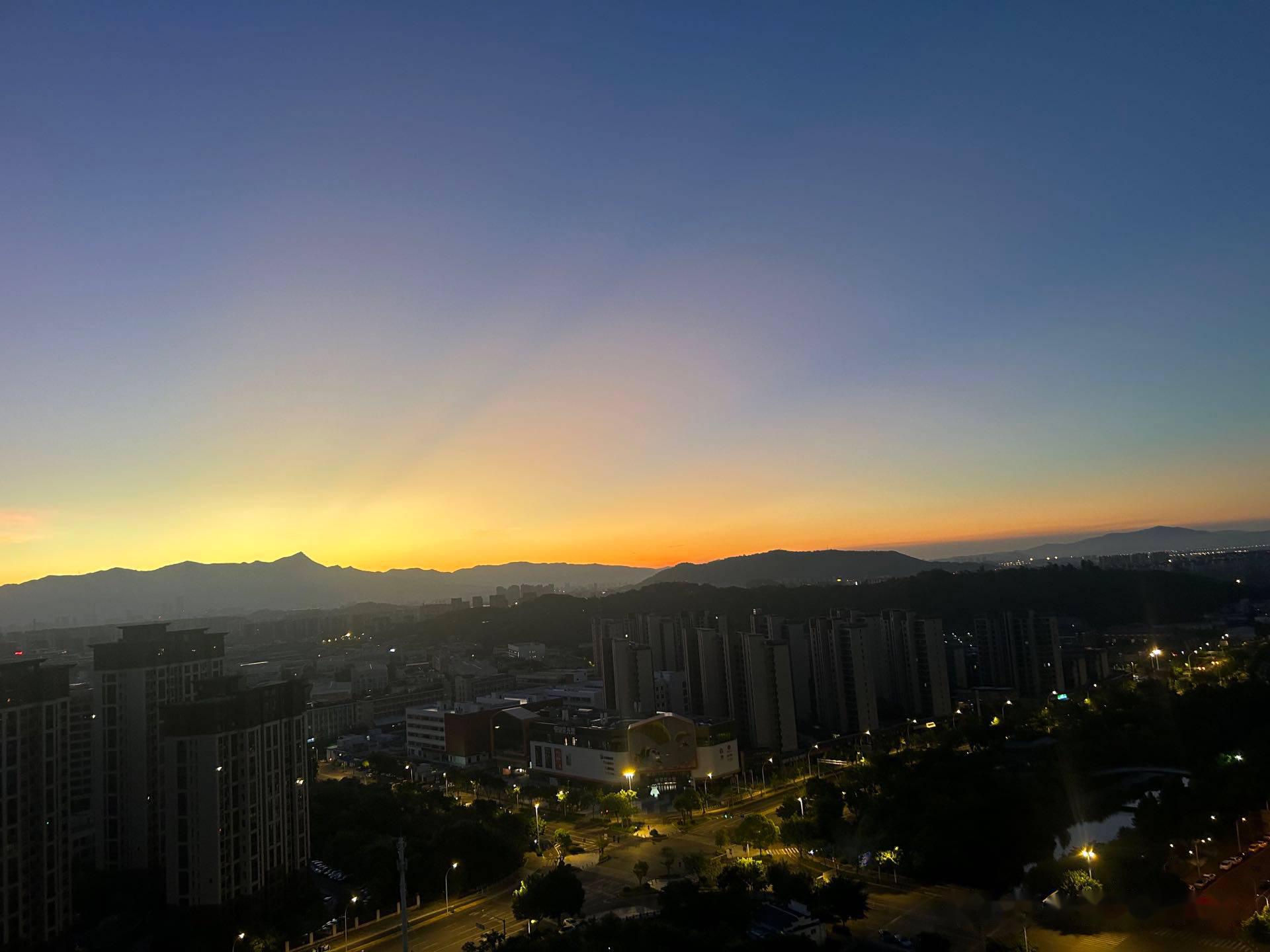天亮了!所有的阴霾都将一扫而空! 与p7同框,世纪合照 两个字"真酷"