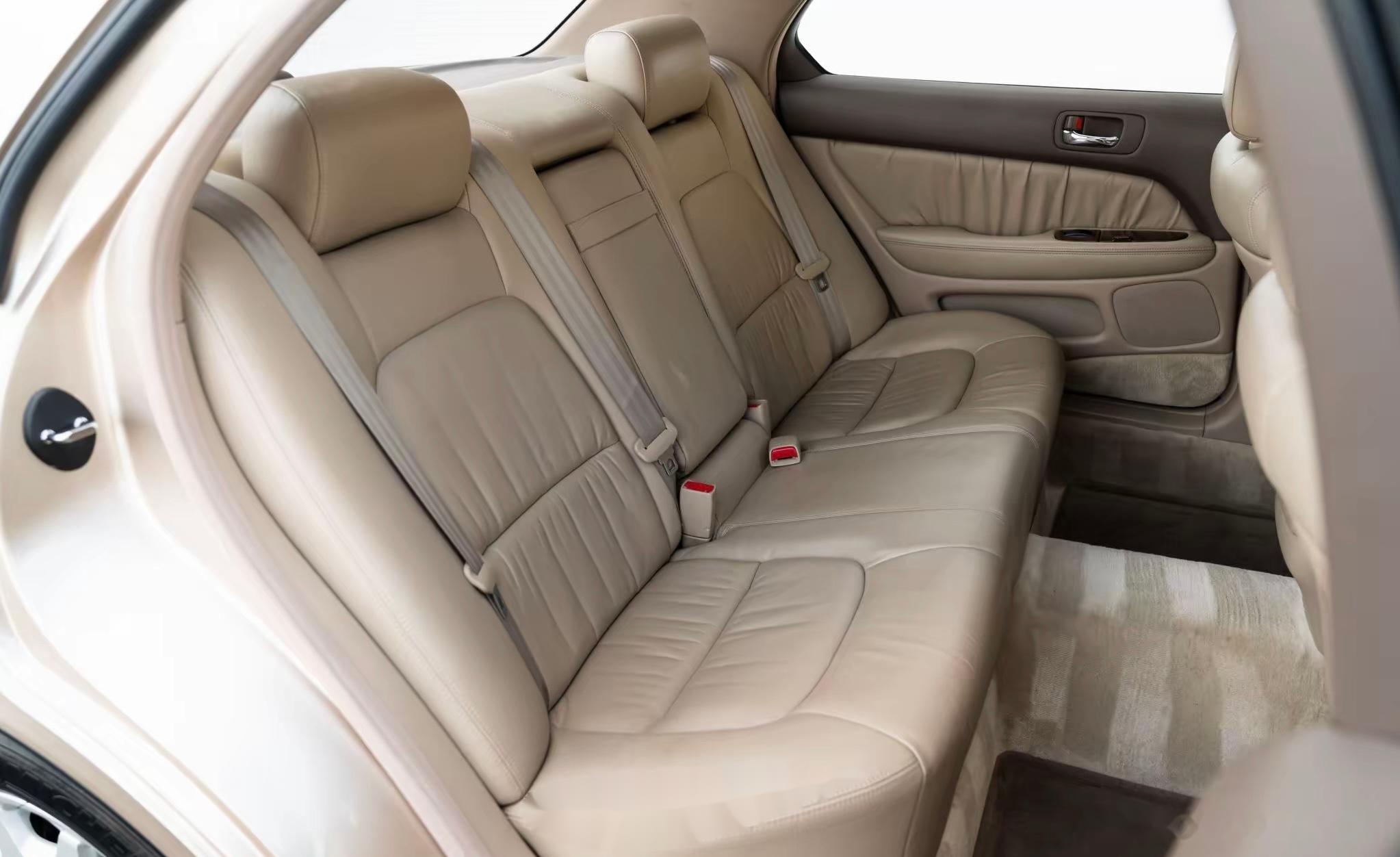 1997年款雷克萨斯 ls400 1997 年款雷克萨斯 ls400 采用羊绒米
