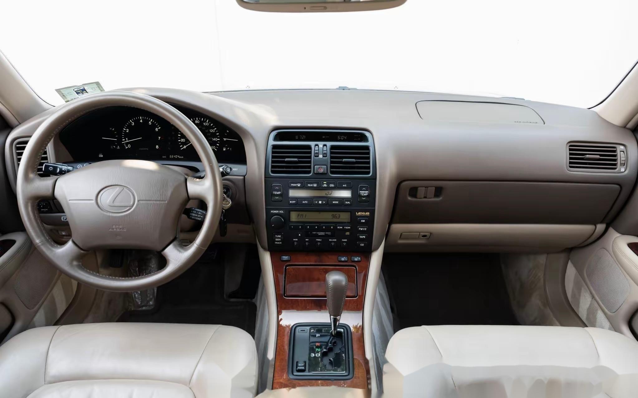 1997年款雷克萨斯 ls400 1997 年款雷克萨斯 ls400 采用羊绒米