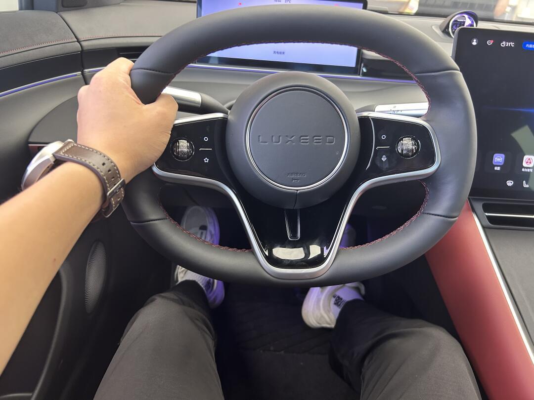 这个椭圆形方向盘和正常圆形方向盘有啥区别