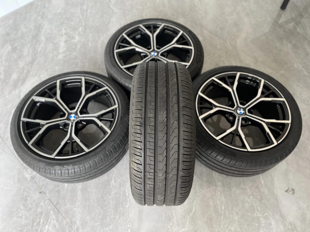 宝马三系升级19寸花瓣轮毂,真的帅气