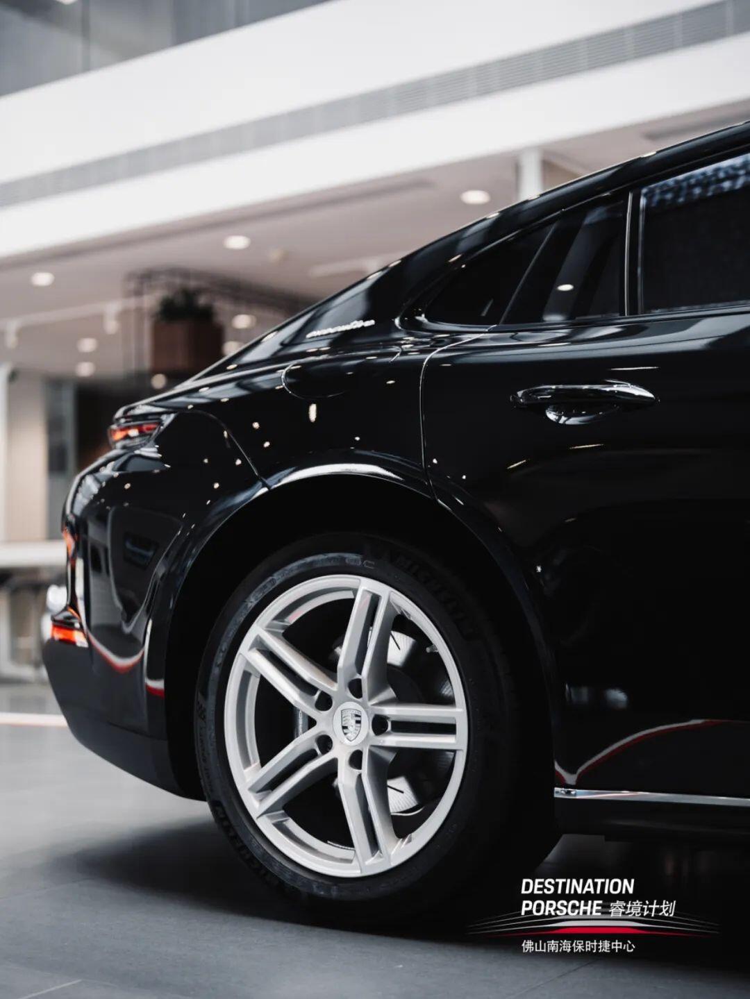 panamera 4 行政加长版 车身颜色:黑玉色金属漆 _保时捷panamera社区