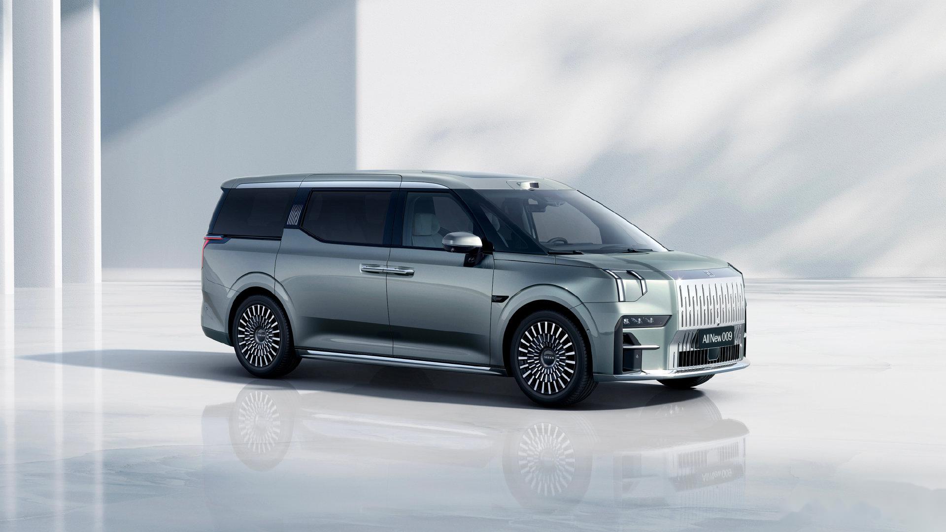 今天要介绍的是全新极氪009七座版,这款车被网友亲切地称为"保姆车"