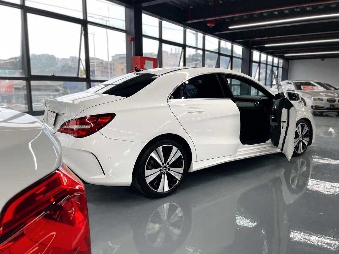 奔驰cla这个预算轿跑太适合女生开啦9595