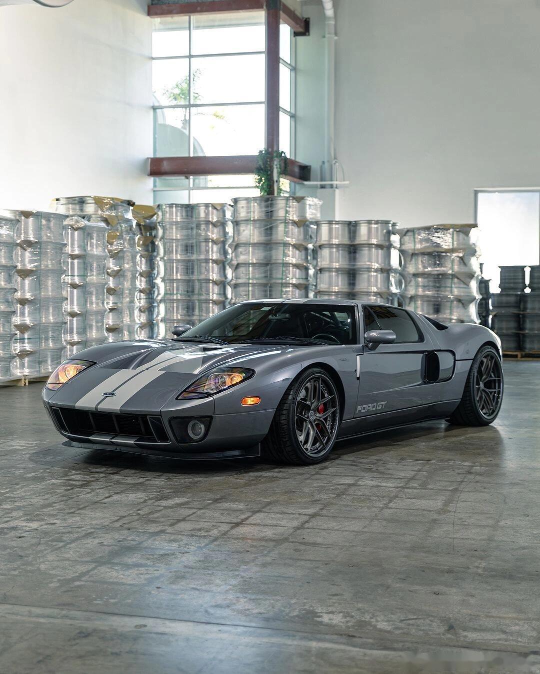 ford gt concept,福特汽车公司设计的一款概念跑车,这款车的设计灵感