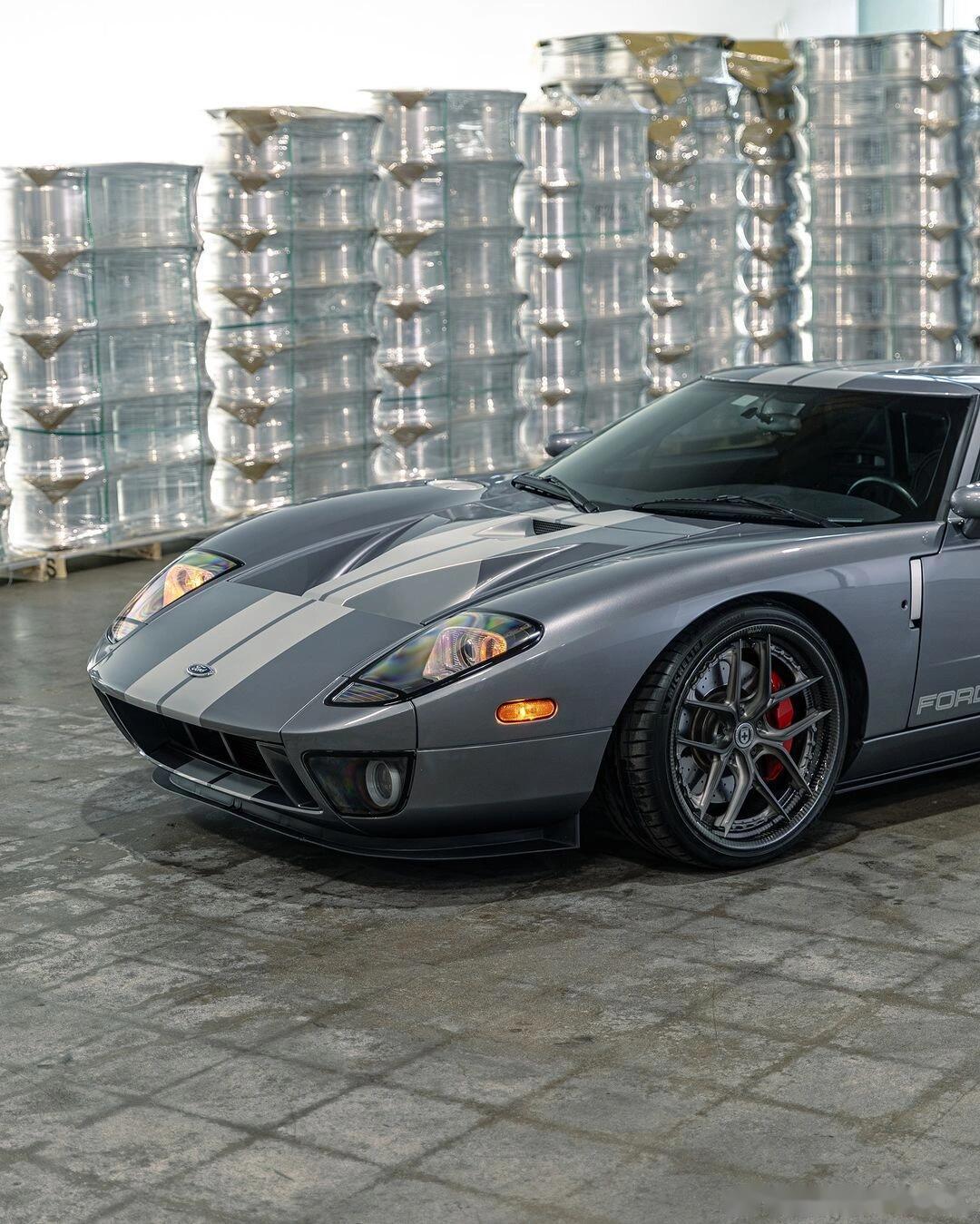 ford gt concept,福特汽车公司设计的一款概念跑车,这款车的设计灵感