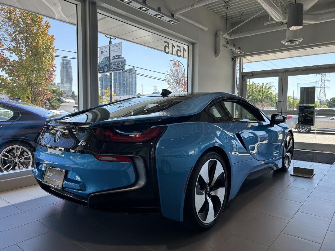 2015 i8 5600公里准新车 收藏级 温哥华宝马